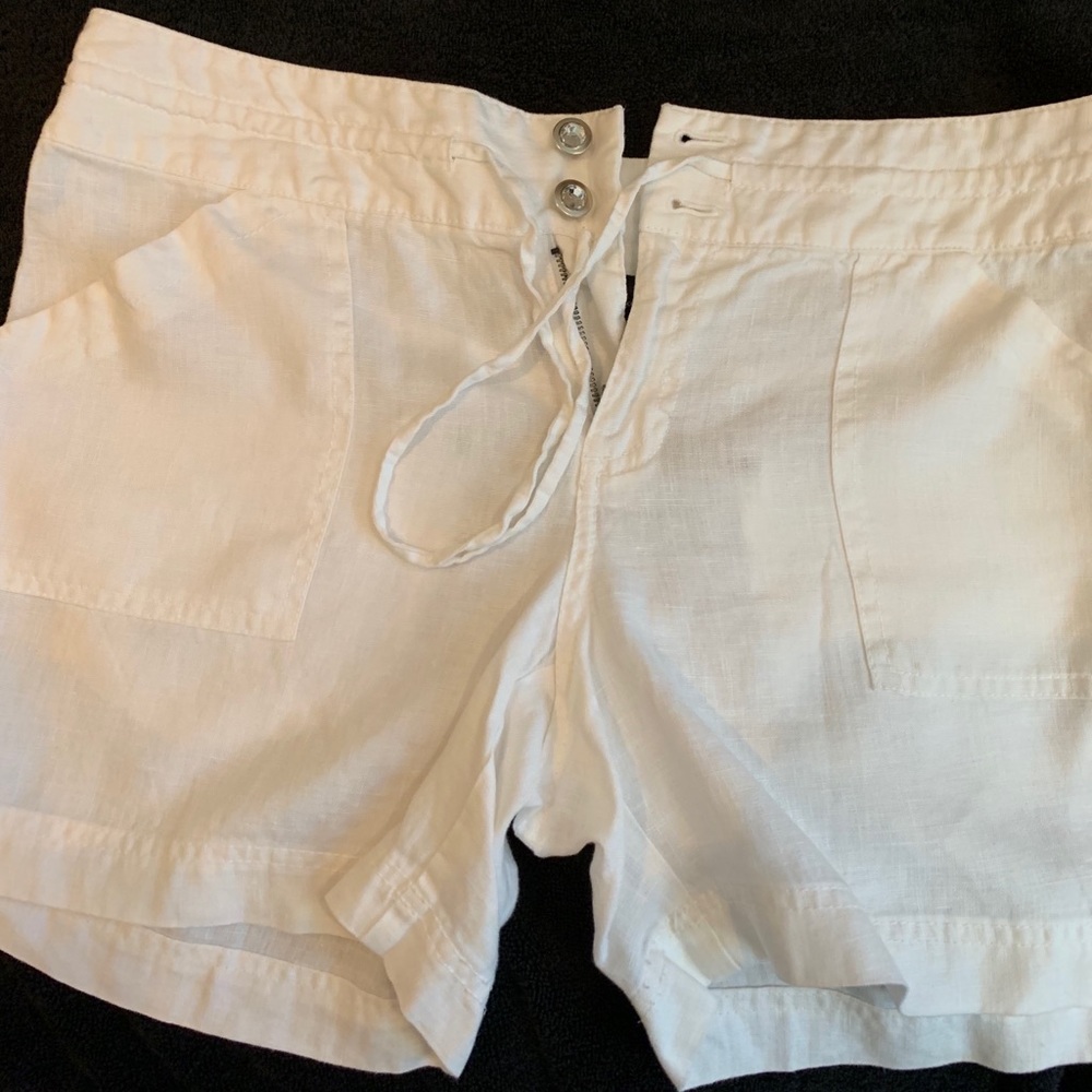 Ladies white linen/cotton short size 10